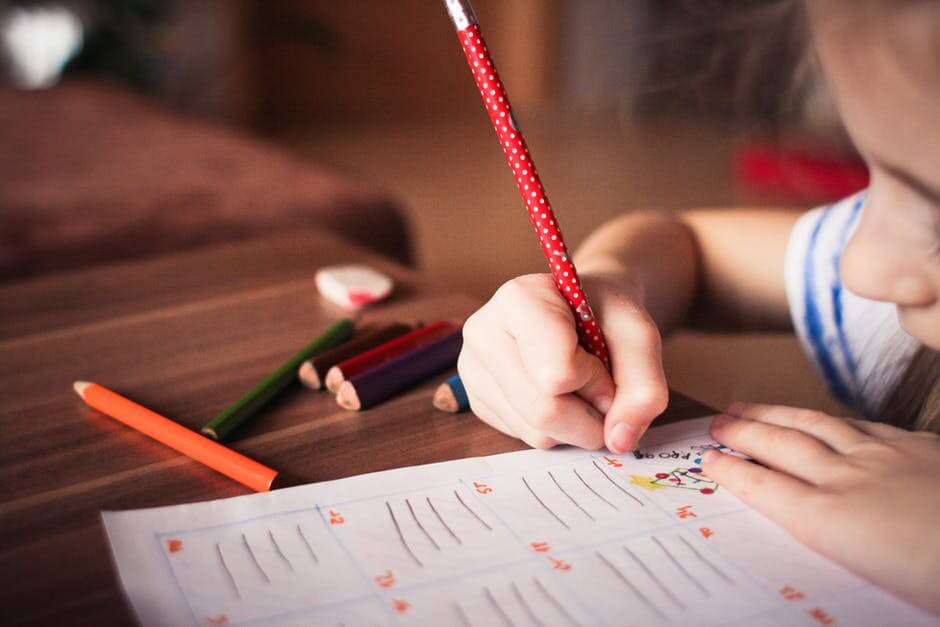 ついに小学校でのプログラミング教育が必修化、その背景や実際の授業内容は?