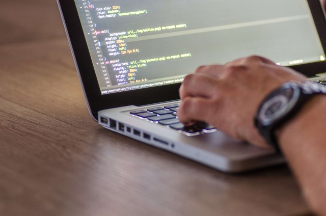 プログラミングは難しい?よくわからないと感じる理由と対処法について